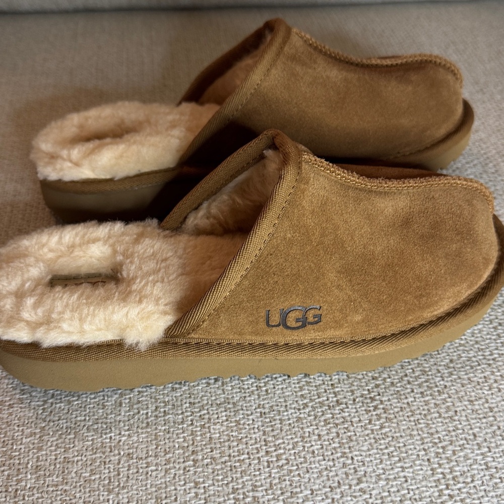 UGG Keegan Slipper Chestnut NWT Kids Size 3 chestnut. Nordstrom box